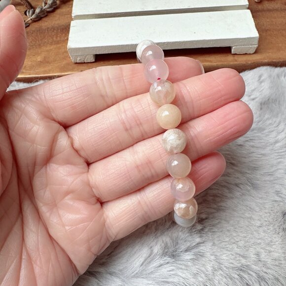 8mm Flower Agate Stretch Bracelet - Picture 4 of 5